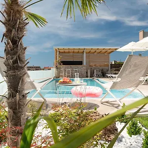 https://villa-naiada.hotelschalkidiki.net